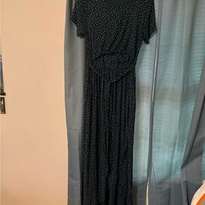 Latched Mama Petal Maxi Nursing Dress Size M (Forrest Green Dot)